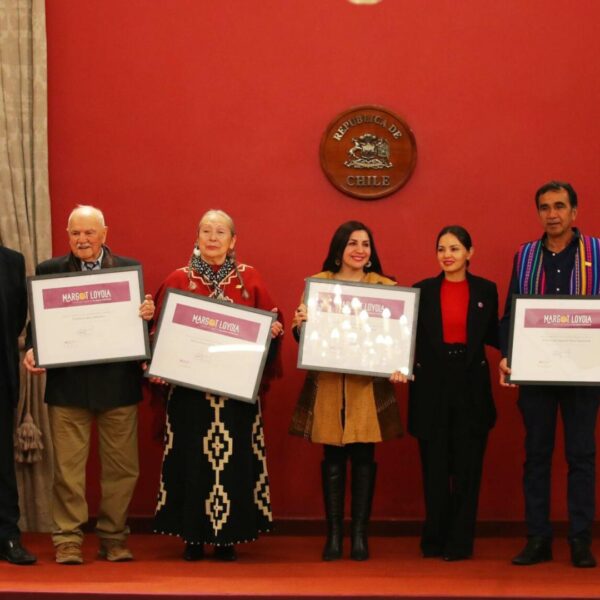Ministerio de las Culturas entregó Premio a la Trayectoria en Cultura Margot Loyola Palacios en La Moneda