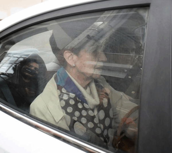 Isabel Allende Declara en Investigación por Casa de Su Padre
