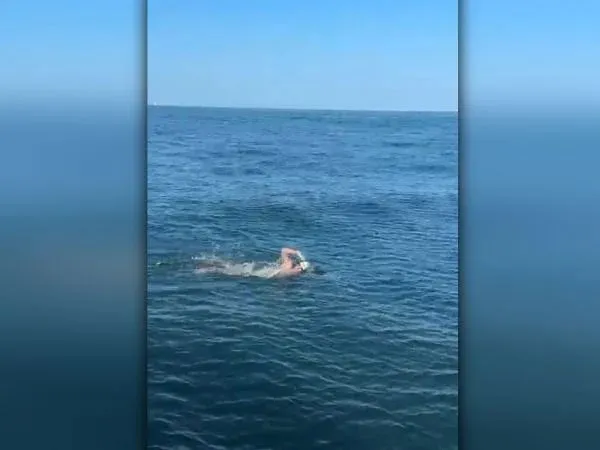 Nadador Antofagastino Cruzando el Canal de la Mancha