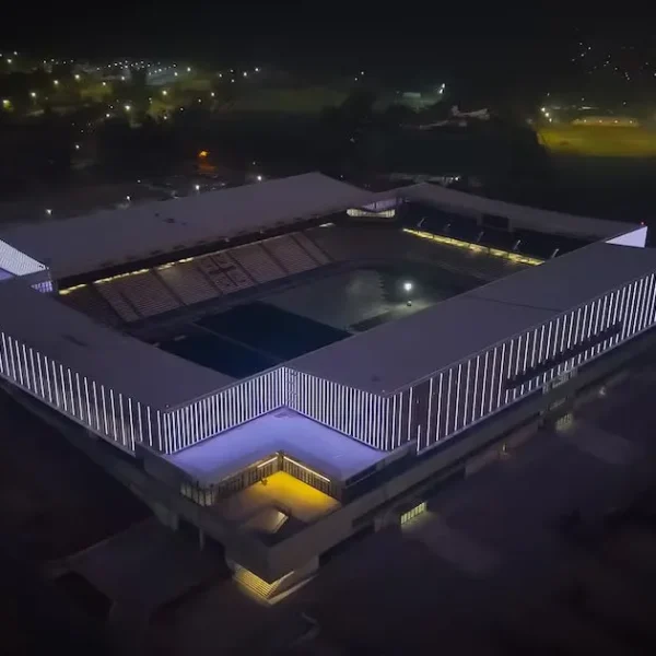 Claro Arena: Avance en Iluminación Exterior y Seguridad