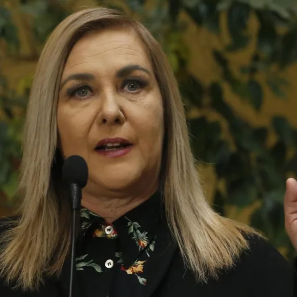 Pamela Jiles propone votar nulo en elecciones presidenciales