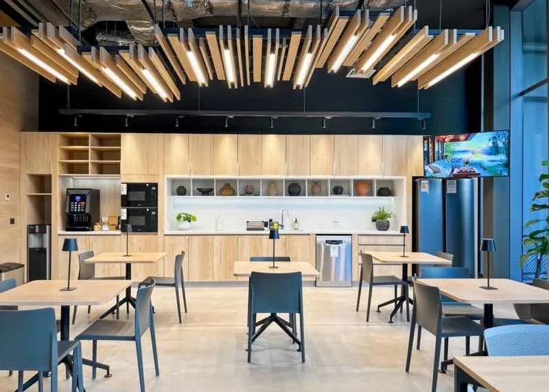 Oficinas en Santiago: Expansión Innovadora de IWG