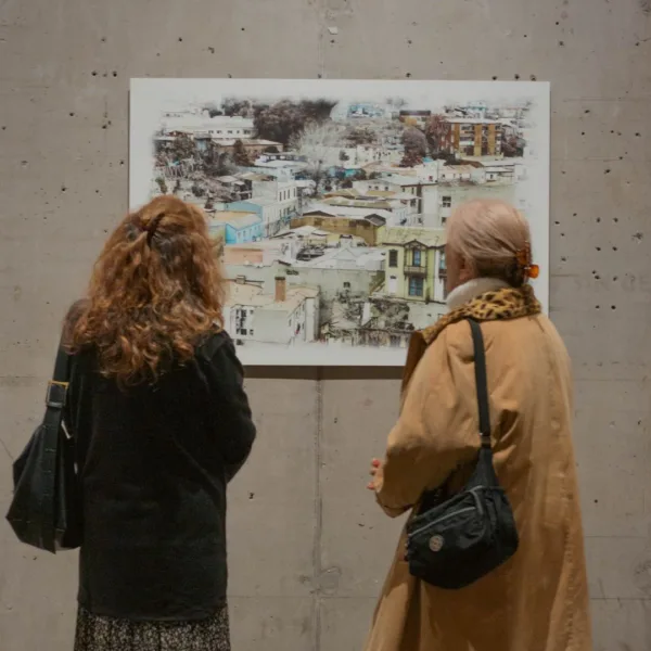 Exposición Un Manto de Tristeza: Arte en Valparaíso