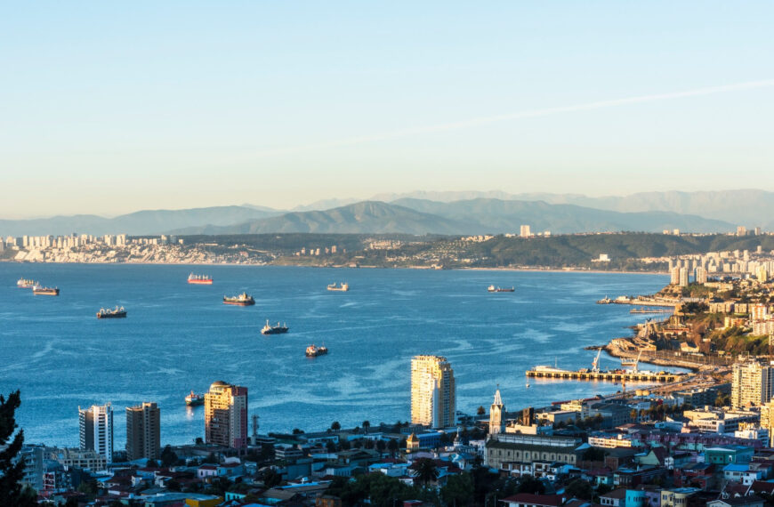 Cambio Climático en el Turismo Costero: Oportunidades y Retos Urgentes