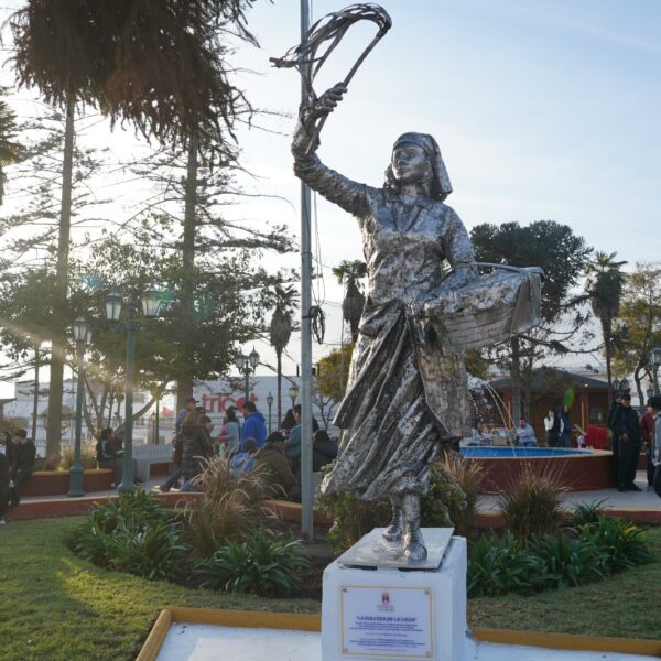 Escultura La Dulcera Liguana: Un Homenaje a la Tradición de La Ligua