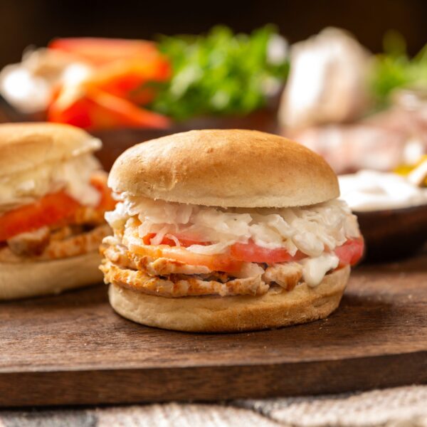 Lomito chileno: el sándwich que celebra su día con sabor y tradición
