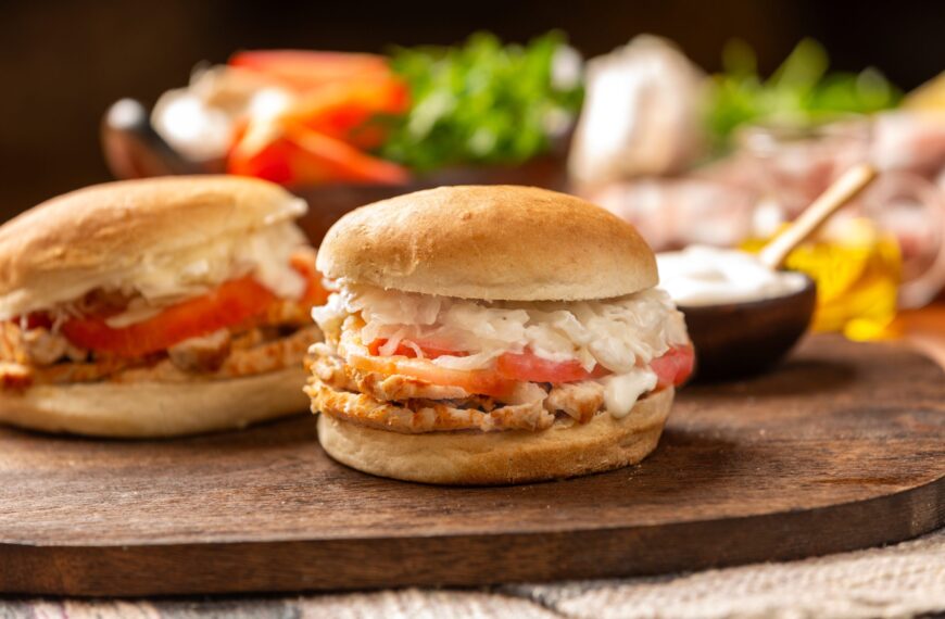 Lomito chileno: el sándwich que celebra su día con sabor y tradición